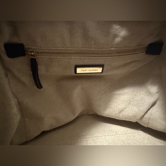 Tory Burch Half-Moon Crossbody Leather Bag! - Picture 16 of 16